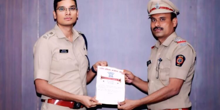 रमेश जाधवर पोलिस अधीक्षकांच्या हस्ते प्रशस्तीपत्राने सन्मानित!