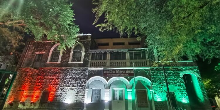 पारतंत्र्यातही तिरंगा ध्वज फडकलेली ऐतिहासिक वास्तू  विद्युत रोषणाईने उजळली