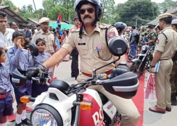  पंढरपूरच्या अभिजित गुरव यांना “पोलिस पदक शौर्य”