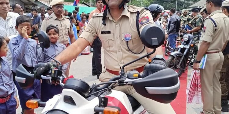  पंढरपूरच्या अभिजित गुरव यांना “पोलिस पदक शौर्य”