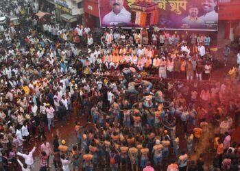 दयावान ग्रुपच्या दहीहंडीत साकारला वैंकुंठगमन सोहळा!