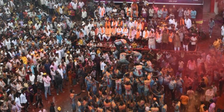 दयावान ग्रुपच्या दहीहंडीत साकारला वैंकुंठगमन सोहळा!