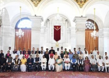 राष्ट्रपती द्रौपदी मुर्मू यांना आदिवासी पारधी समाजाला मुख्य प्रवाहात आणण्यासाठी दिले निवेदन!