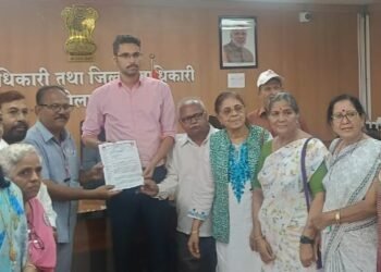 अंनिस शहर शाखेच्यावतीने डॉ. दाभोळकर यांच्या स्मृतिदिनानिमित्त जिल्हाधिकाऱ्यांना निवेदन