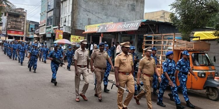 बार्शीत रॅपिड ॲक्शन फोर्सचा रूट मार्च; सण-उत्सवासाठी सुरक्षा व्यवस्था सज्ज