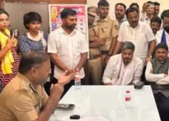 पुण्यात तीन मुलींनी केला छळाचा आरोप; पहाटे ३.३० वाजेपर्यंत पोलिस आयुक्तालयात चर्चा!