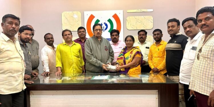 शस्त्रक्रियेसाठी आर्थिक मदत : व्हाईस ऑफ मीडिया’ने दिला मदतीचा हात!