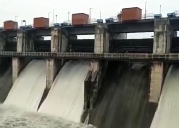 मांजरा नदीकाठच्या गावांना धोक्याचा इशारा, ४ दरवाजातून पाण्याचा विसर्ग!  