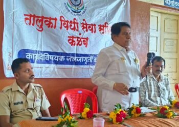 कळंब बस स्थानकावर “न्याय आपल्या दारी” या योजनेमधून कायदेविषयक शिबिर संपन्न