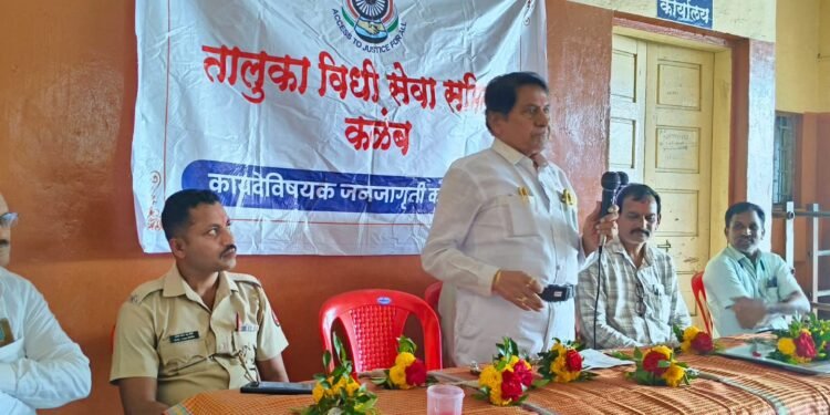कळंब बस स्थानकावर “न्याय आपल्या दारी” या योजनेमधून कायदेविषयक शिबिर संपन्न