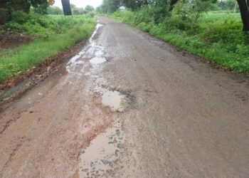 रस्ता की यमराजाकडे जाण्याचा मार्ग! वाशी तालुक्यातील धोकादायक मार्गाला मिळालं ‘यमराज मार्ग’ नाव?