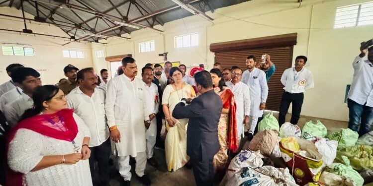 मराठवाड्यातील पहिले तालुकास्तरीय प्लास्टिक कचरा प्रक्रिया केंद्र बदनापूरात सुरु