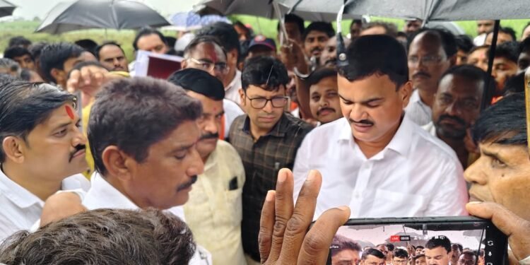 कृषीमंत्री दत्ता मामा भरणे यांनी केली अतिवृष्टी बाधित भागाची पाहणी!