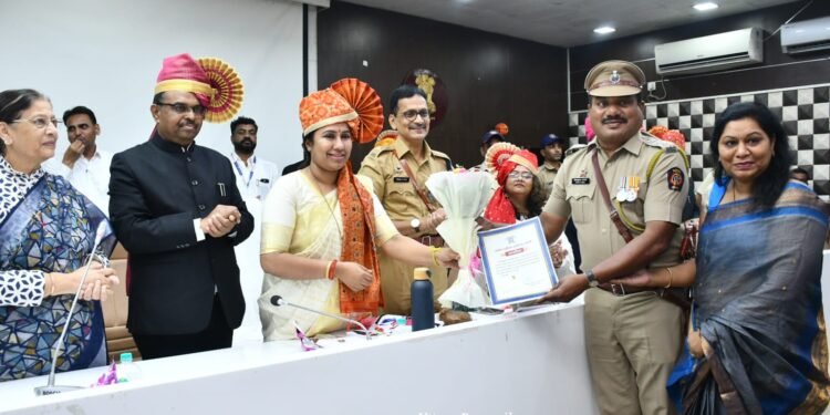 डीवायएसपी दीपककुमार यांना राष्ट्रपतीपदक पालकमंत्री मेघना बोर्डीकर यांच्याहस्ते प्रदान!