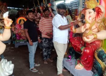 ग्रामीण भागात बनविलेल्या गणेश मुर्तीला परराज्यात पसंती!