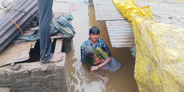 ढगफुटीने लेंडी नदीला महापूर; सहा गावात पाणी शिरले, ५ मृत्यू 