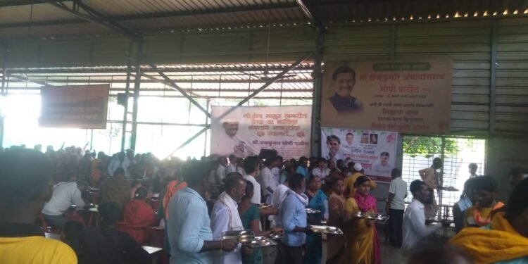 श्री स्वामी समर्थ अन्नछत्र मंडळाच्या महाप्रसादाचा  भाविकांनी घेतला लाभ!