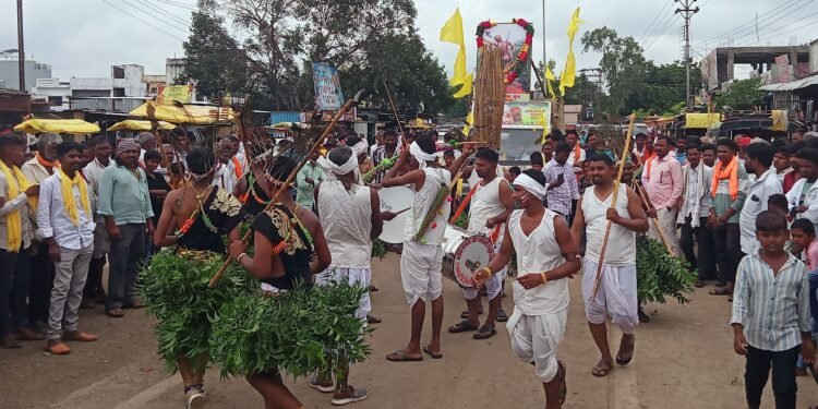तामसा येथे आदिवासी दिनानिमित्त आदिवासी संस्कृतीचे दर्शन!