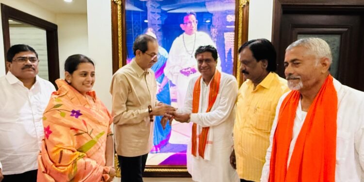 भाई केशवराव धोंडगे यांचा आवाज पुन्हा एकदा विधानसभेत गर्जू द्या : उध्दव ठाकरे