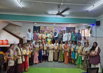 स्वराज्य माहिती अधिकार संघटनेच्या वतीने  24 महिलांना पुरस्काराने केले सन्मानित