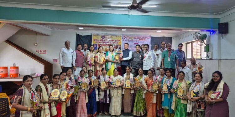 स्वराज्य माहिती अधिकार संघटनेच्या वतीने  24 महिलांना पुरस्काराने केले सन्मानित
