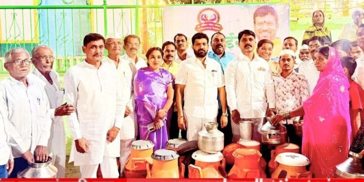 ईदचा गोडवा वाढला! अनिल सावंत फाउंडेशनकडून ३ हजार लिटर दुधाचे वाटप
