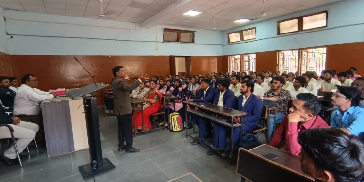 डी. ए. व्ही. वेलणकर वाणिज्य महाविद्यालयात विशेष व्याख्यान