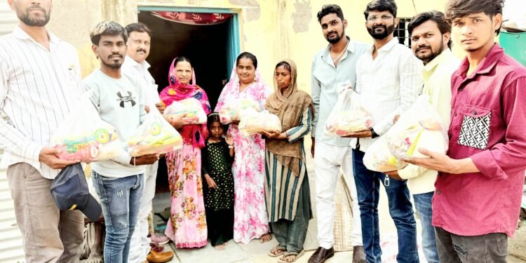 मानवतेचा संदेश! गरजू मुस्लिम महिलांना रमजान किटचे वाटप