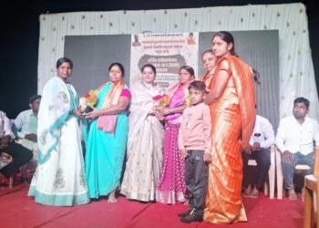 कारी येथे ‘छत्रपती शिवाजी महाराज इंग्लिश स्कूल’चा वार्षिक स्नेहसंमेलन सोहळा