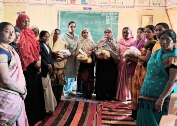 सामाजिक बांधिलकी आणि सर्वधर्मसमभावाचा आदर्श: गरजू महिलांना रमजान किटचे वाटप