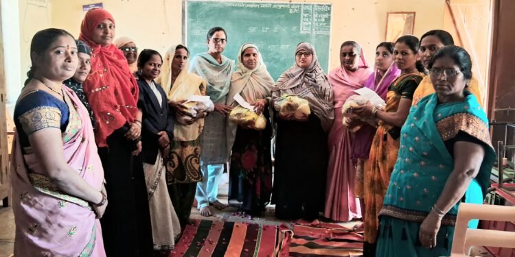 सामाजिक बांधिलकी आणि सर्वधर्मसमभावाचा आदर्श: गरजू महिलांना रमजान किटचे वाटप