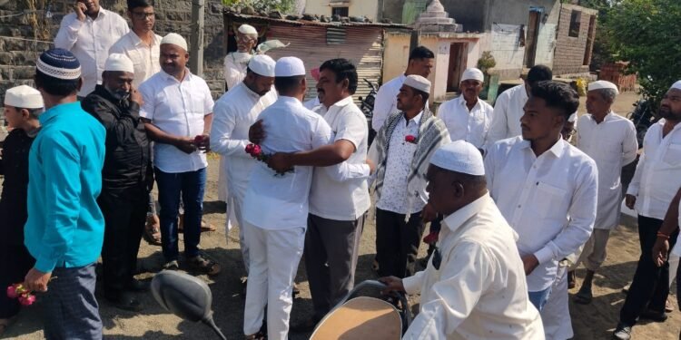 राष्ट्रीय एकात्मतेचे आगळेवेगळे दर्शन: हिंदू-मुस्लिम बांधवांनी साजरी केली ‘रमजान ईद’