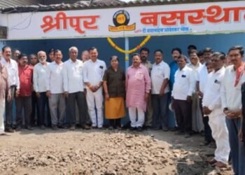 अधिकृत एस . टी . बस स्थानकासमोरच बसेस थांबणार