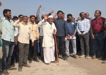 आदिला परिसरातील रेड लाईन, ब्ल्यू लाईन विरोधात नागरिक आक्रमक