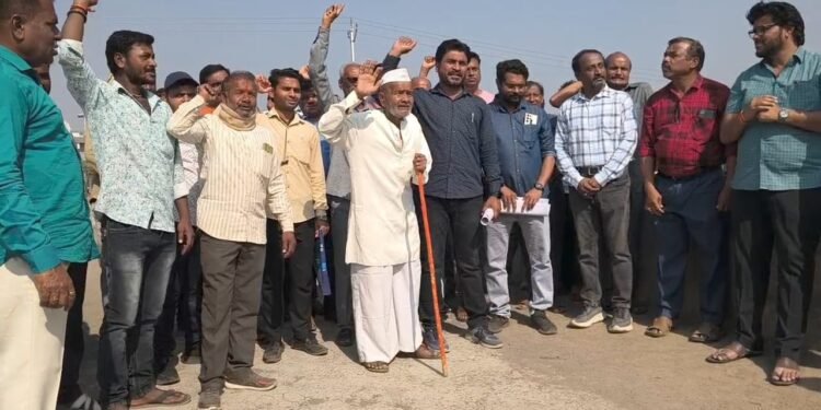 आदिला परिसरातील रेड लाईन, ब्ल्यू लाईन विरोधात नागरिक आक्रमक