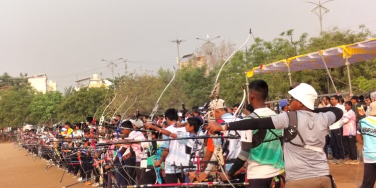 रिकर्व्ह प्रकारात सोलापूरचे मुले विजेते, मुली तृतीय