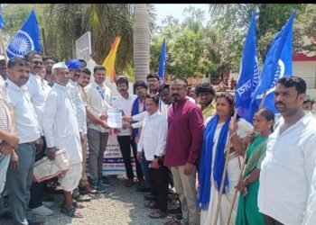 बसस्थानकाचे ‘डॉ. बाबासाहेब आंबेडकर बसस्थानक’ नामकरण करण्यासाठी भव्य मोर्चा