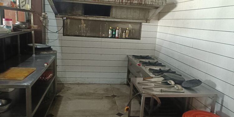 हॉटेल व्यवसायिकांना बसते गॅसची झळ ! 