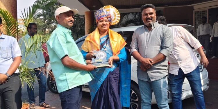 खा. ज्योती वाघमारे यांचा युवा पॅंथर सामाजिक संस्थेच्या वतीने गौरव