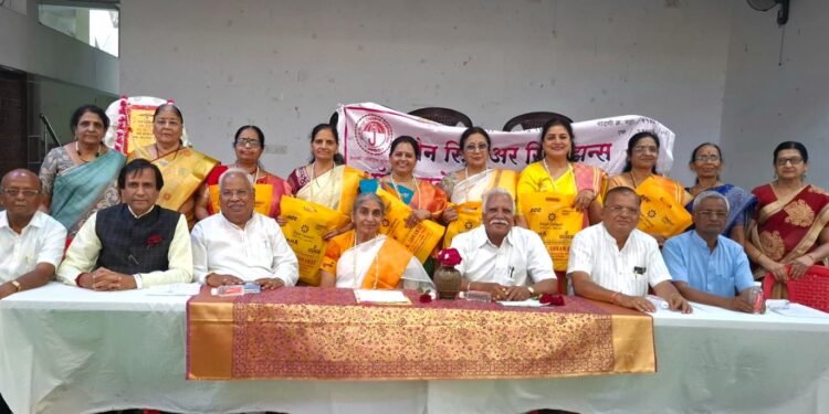 जैनस्कॉ तर्फे गुणवंत ८ महिलांचा सन्मान