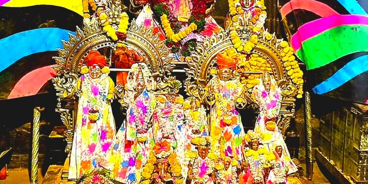 रंगात रंगला श्री मल्हारी मार्तंड!, पर्यावरणपूरक रंगांनी रंगली जेजुरगडावरील रंगपंचमी