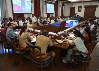 ऊसतोड महिला कामगारांच्या आरोग्य व सुरक्षिततेला प्राधान्य द्यावे