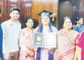 आळणी गावाचा अभिमान; डॉ. दिव्या वीर हिला एमबीबीएस पदवी प्रदान