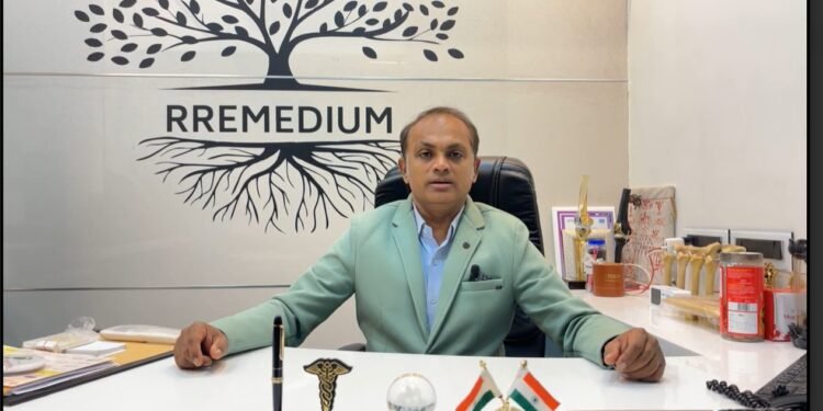 रोबोटिक सहाय्याने सिमेंटशिवाय गुडघा प्रत्यारोपणाची मुंबईत यशस्वी शस्त्रक्रिया