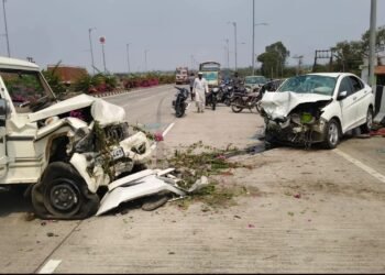 भीषण अपघाताततिघांचा जागीच मृत्यू; चार जण गंभीर