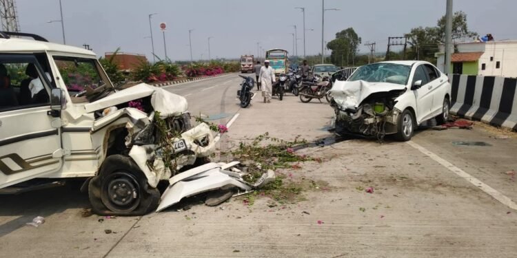 भीषण अपघाताततिघांचा जागीच मृत्यू; चार जण गंभीर