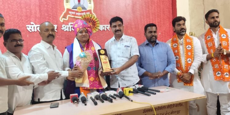 काहींना कुटुंब हाच पक्ष वाटतो तर शिंदे साहेबांना कार्यकर्ता हेच कुटुंब वाटतं : प्रा. डॉ. ज्योती वाघमारे