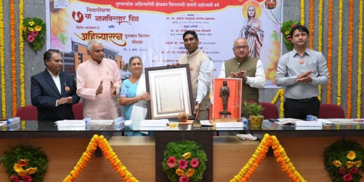 आदिवासी बांधवांचा विश्वास जिंकून परिवर्तन घडविले: डॉ. मंदाकिनी आमटे