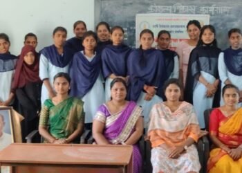 विद्यार्थिनींनी व्यवसायाभिमुख कौशल्ये आत्मसात करावीत
