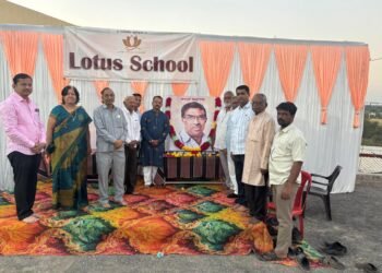 समाज जीवनात आपली मुलं कशी वागतात यावरच सर्वांगिण किती विकास झाला हे कळणार